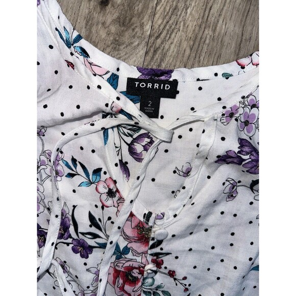Torrid Floral Sleeveless Blouse with Lace Detail - Picture 2 of 6